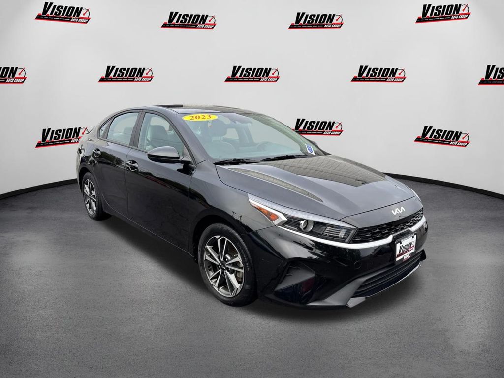 2023 Kia Forte LXS photo 3