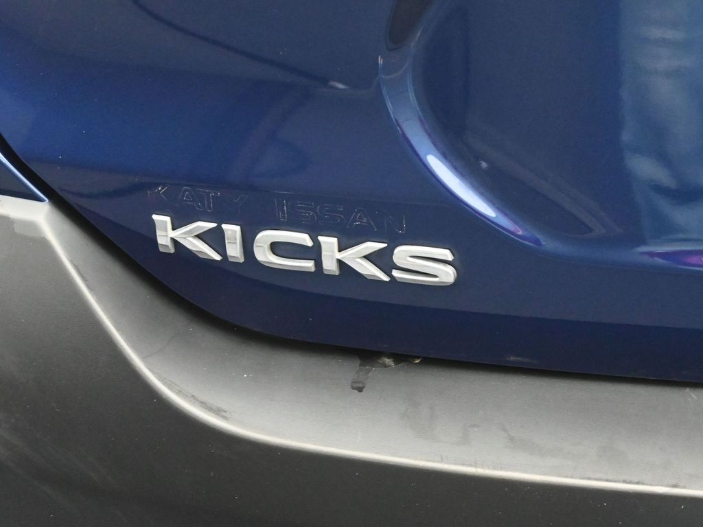 2020 Nissan Kicks SV photo 14