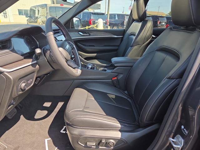 2025 Jeep Grand Cherokee Limited photo 4