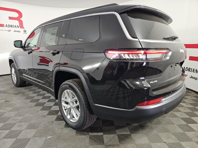 2025 Jeep Grand Cherokee Laredo photo 3