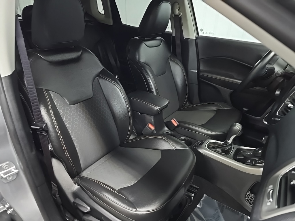 2019 Jeep Compass Latitude photo 14