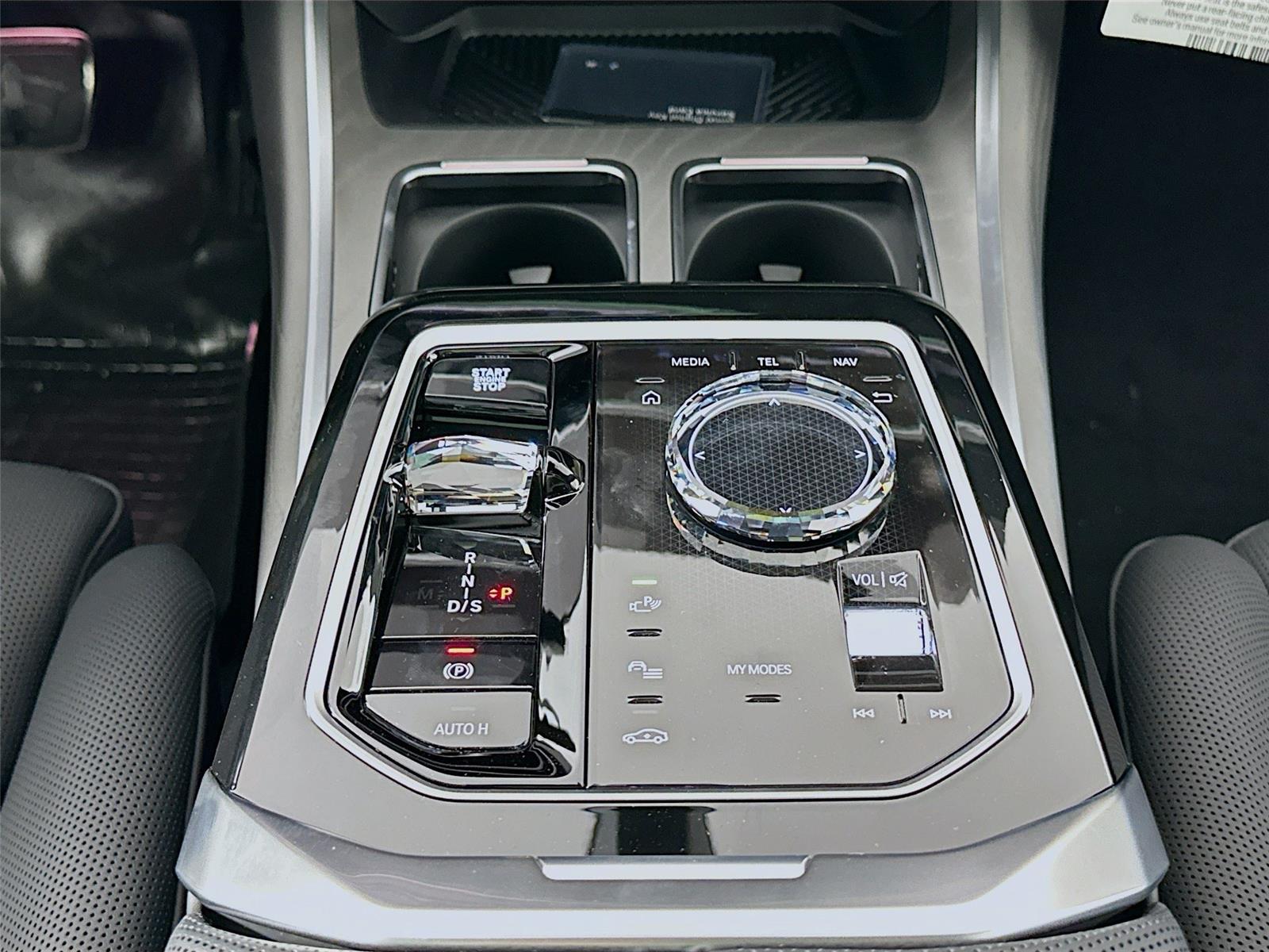 2026 Bmw 750e photo 12