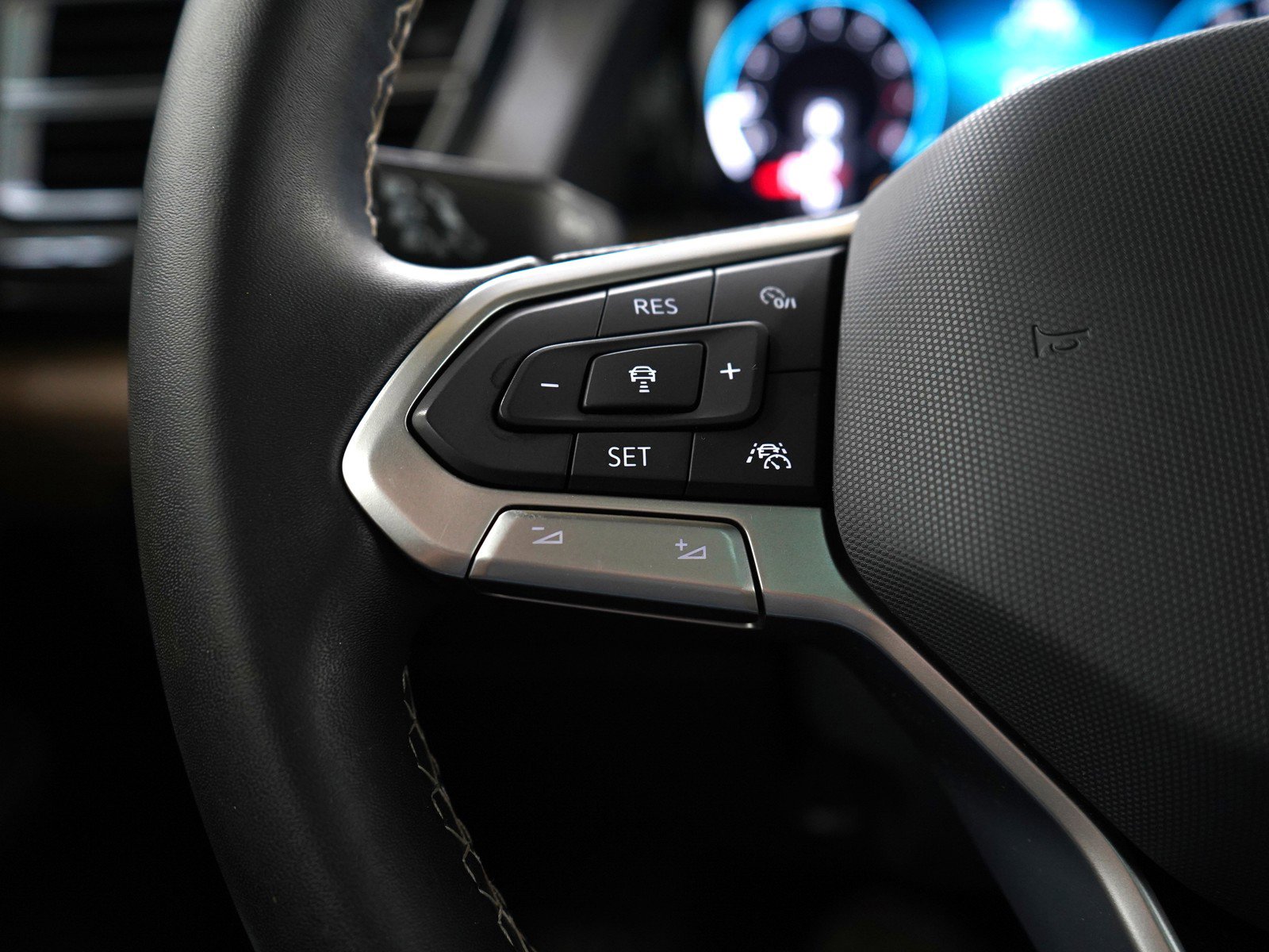 2024 Volkswagen Atlas Cross Sport SE Technology photo 22