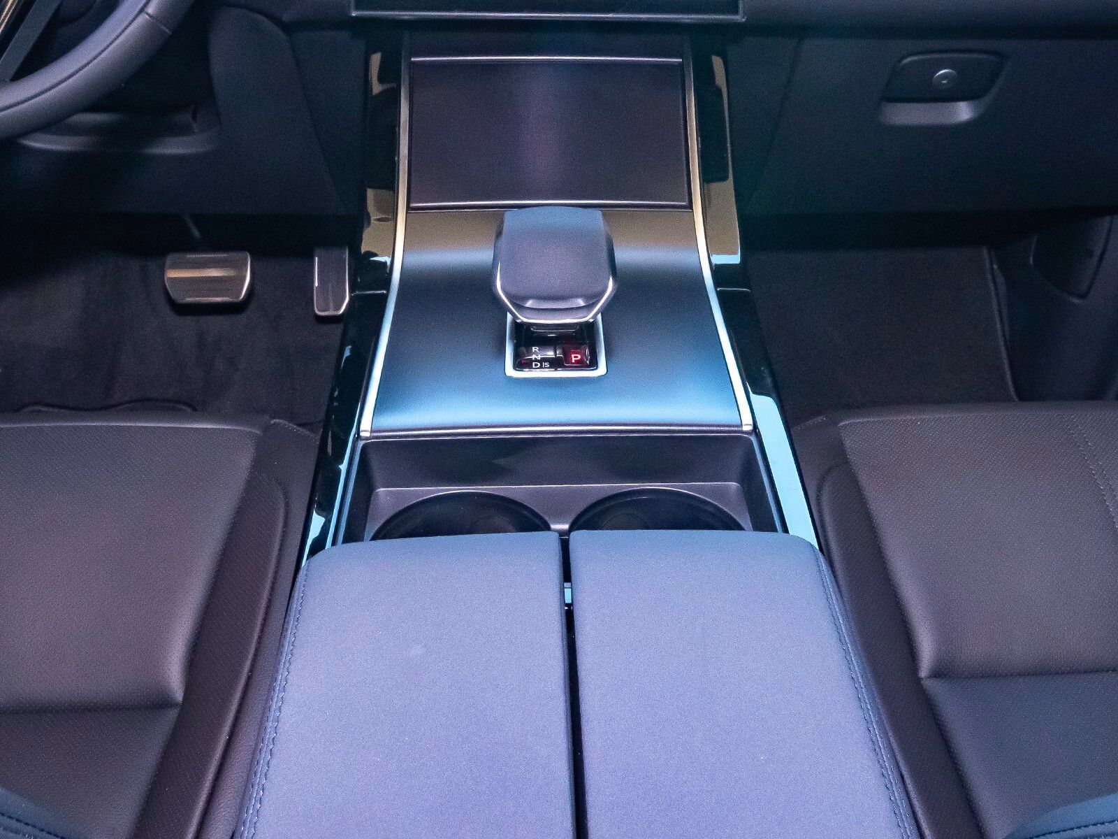 2026 Land Rover Range Rover Velar SE photo 22