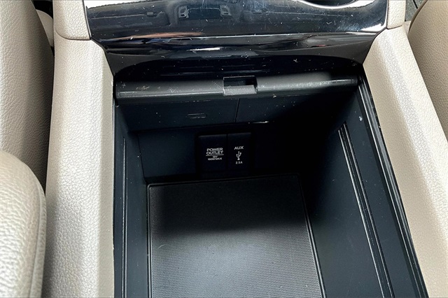 2016 Honda Pilot Elite photo 25