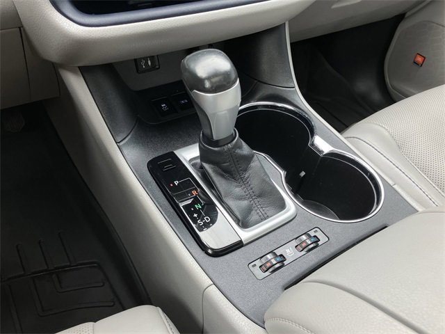2015 Toyota Highlander Base Hybrid photo 8