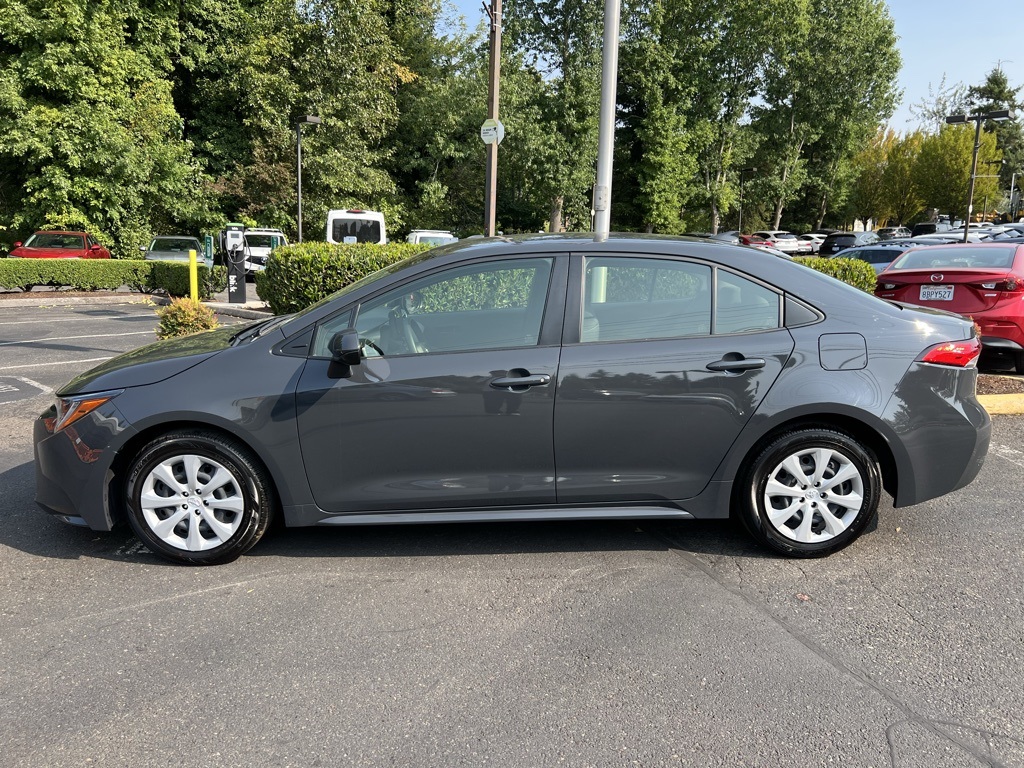 2023 Toyota Corolla LE photo 3