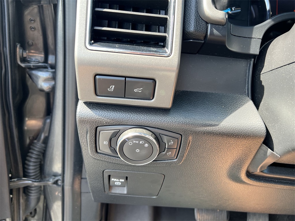 2021 Ford Expedition MAX XLT photo 16