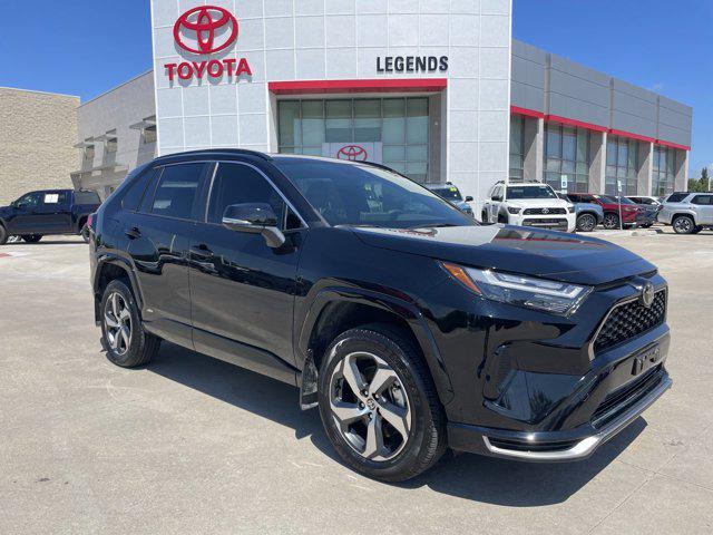 2025 Toyota RAV4 SE's photo