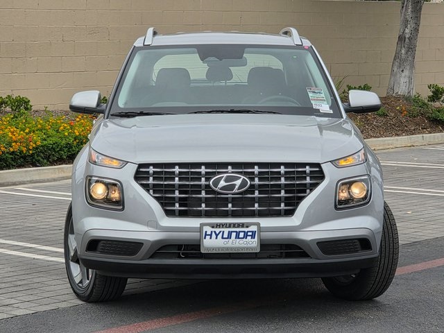 2025 Hyundai Venue SEL photo 3