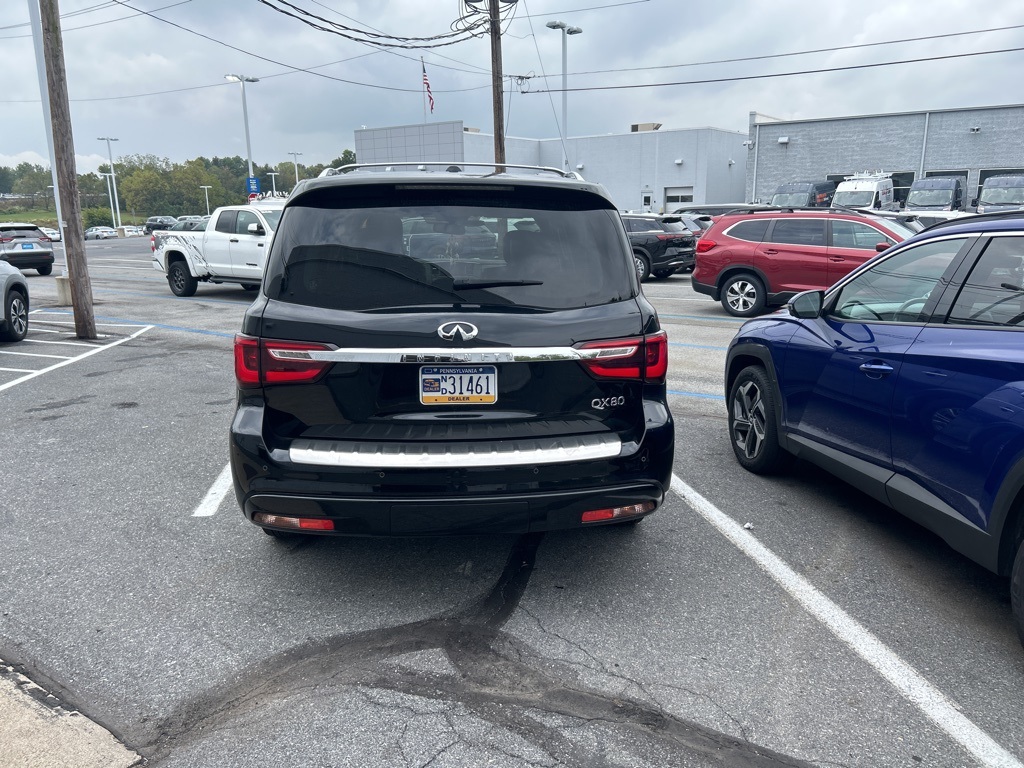 2019 Infiniti QX80 Luxe photo 3