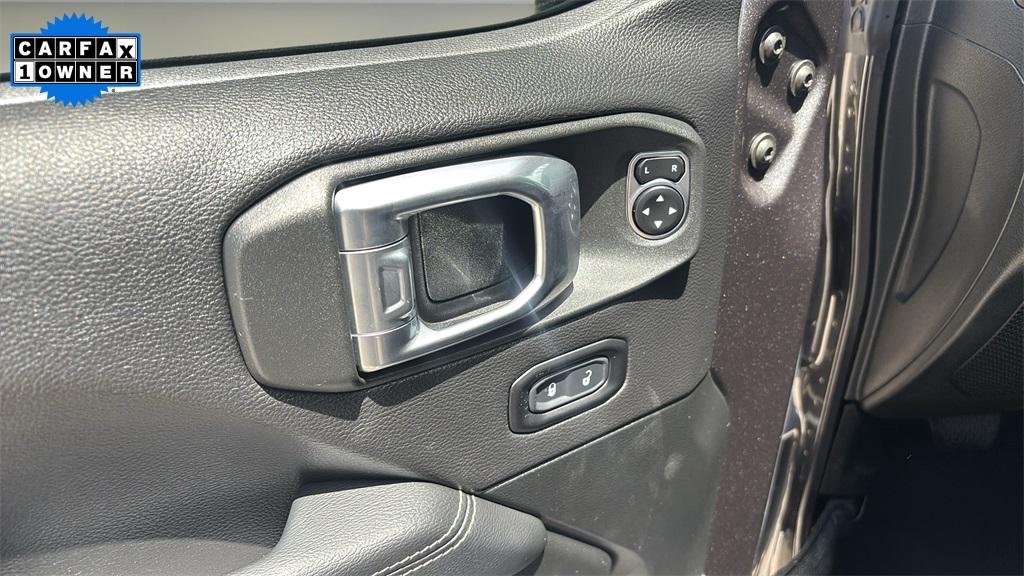 2020 Jeep Wrangler Unlimited Sahara photo 18