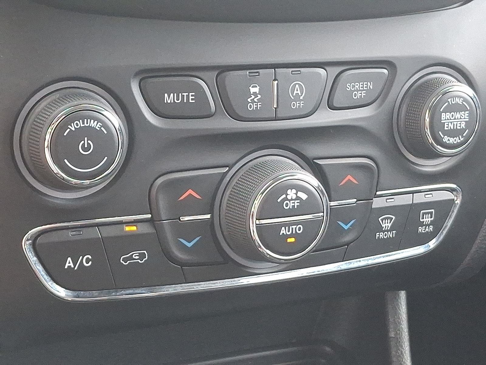 2022 Jeep Cherokee Latitude Lux photo 14