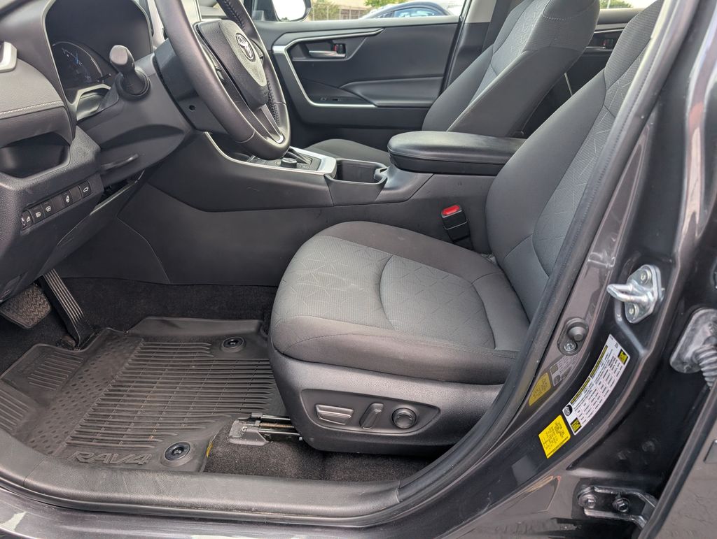2023 Toyota RAV4 Hybrid XLE photo 11