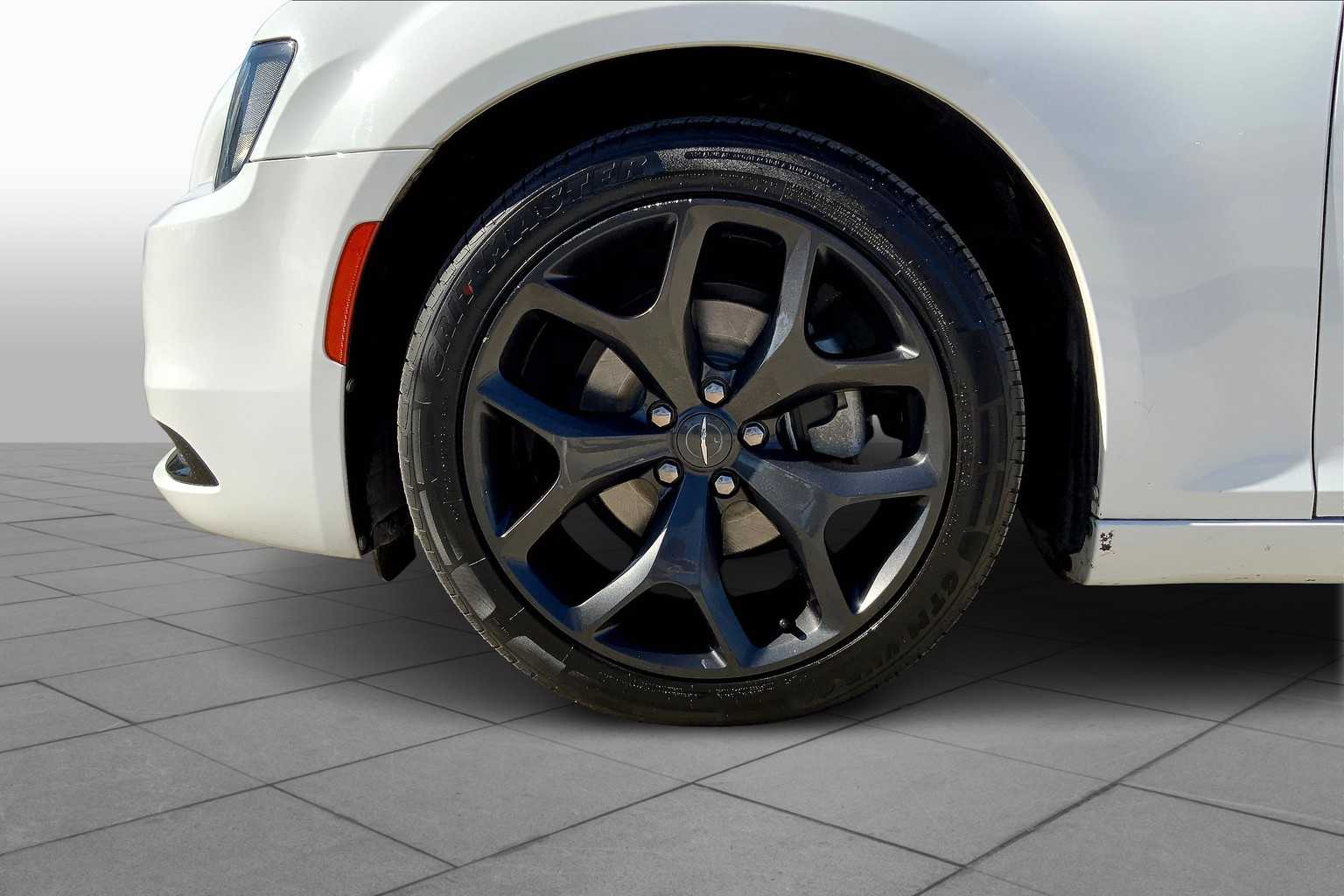 2021 Chrysler 300 Touring Limited photo 10
