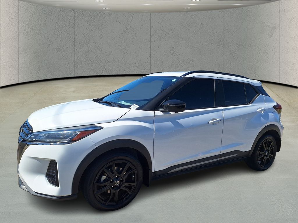2021 Nissan Kicks SR's photo