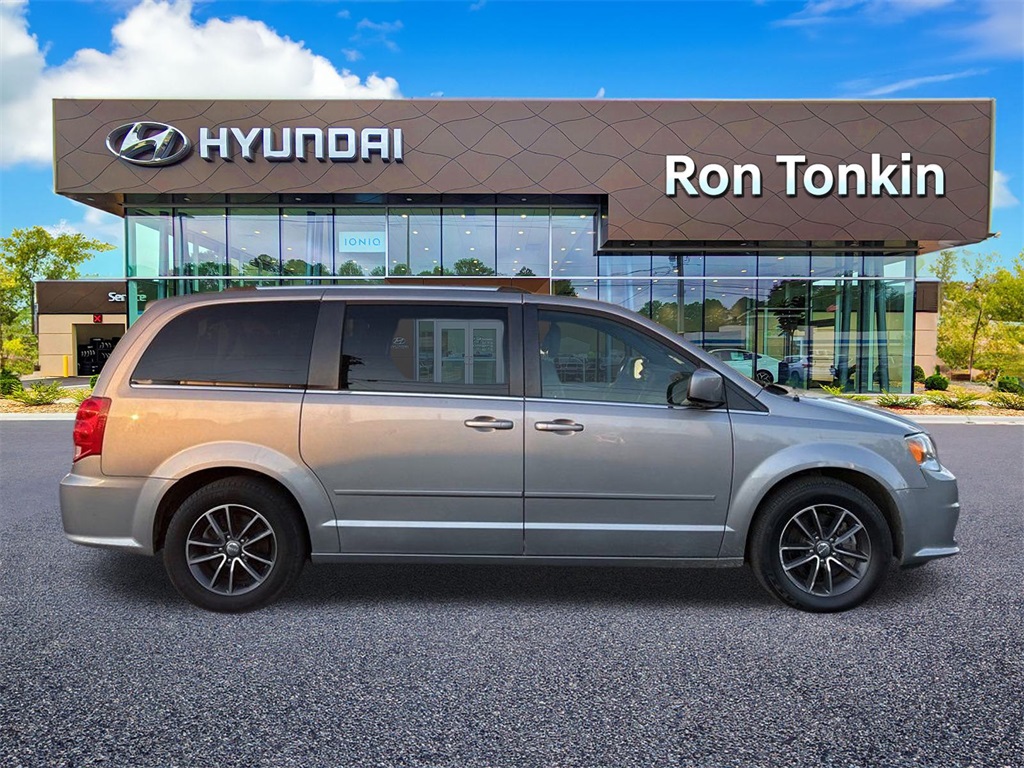 Used 2017 Dodge Grand Caravan SXT with VIN 2C4RDGCG8HR558323 for sale in Gresham, OR