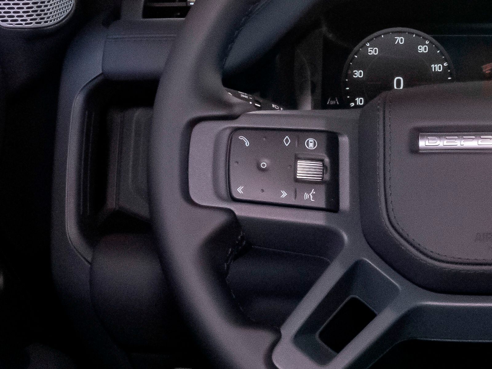 2024 Land Rover Defender 130 X-Dynamic SE photo 15