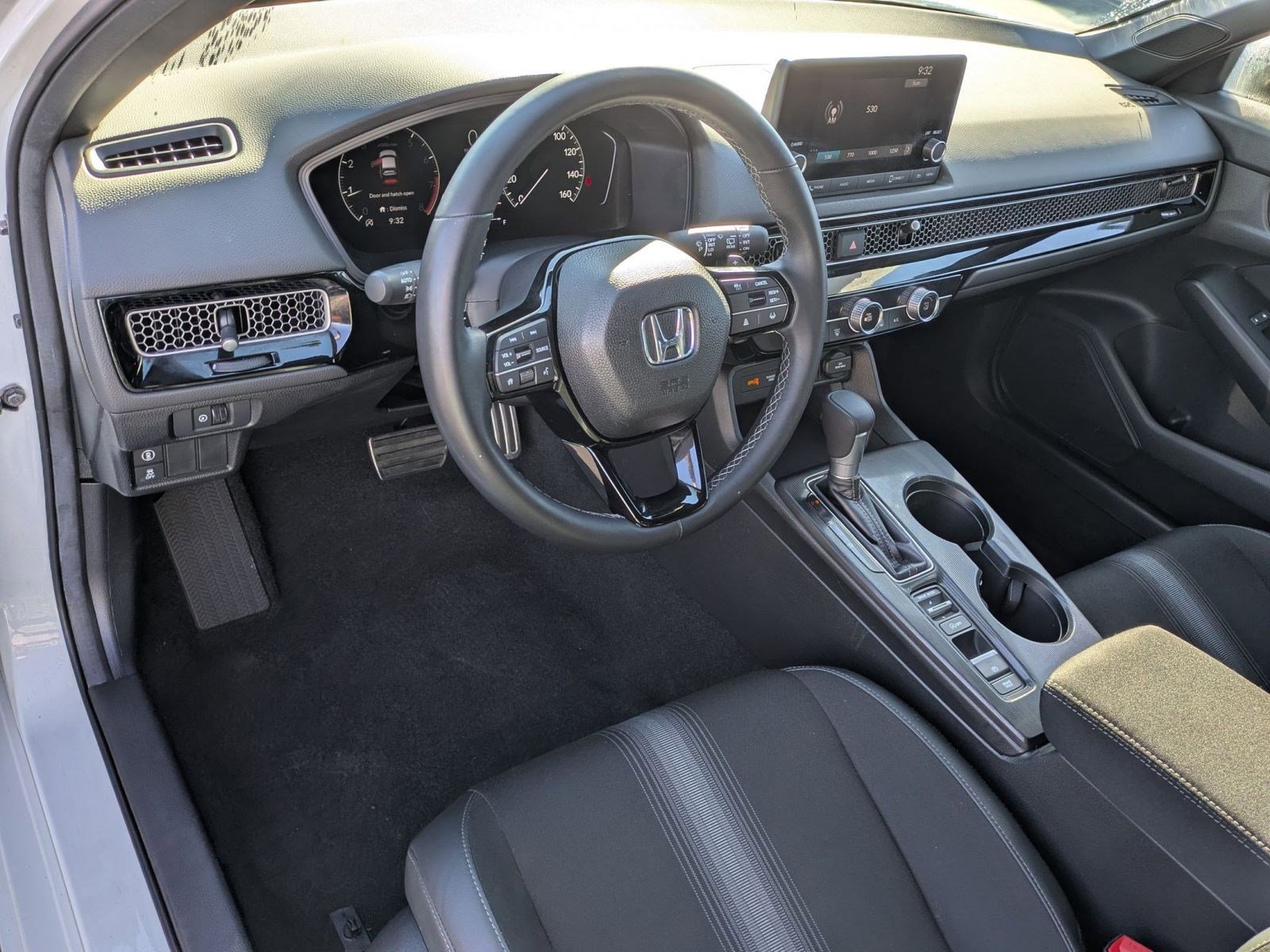 2024 Honda Civic Hatchback Sport photo 4