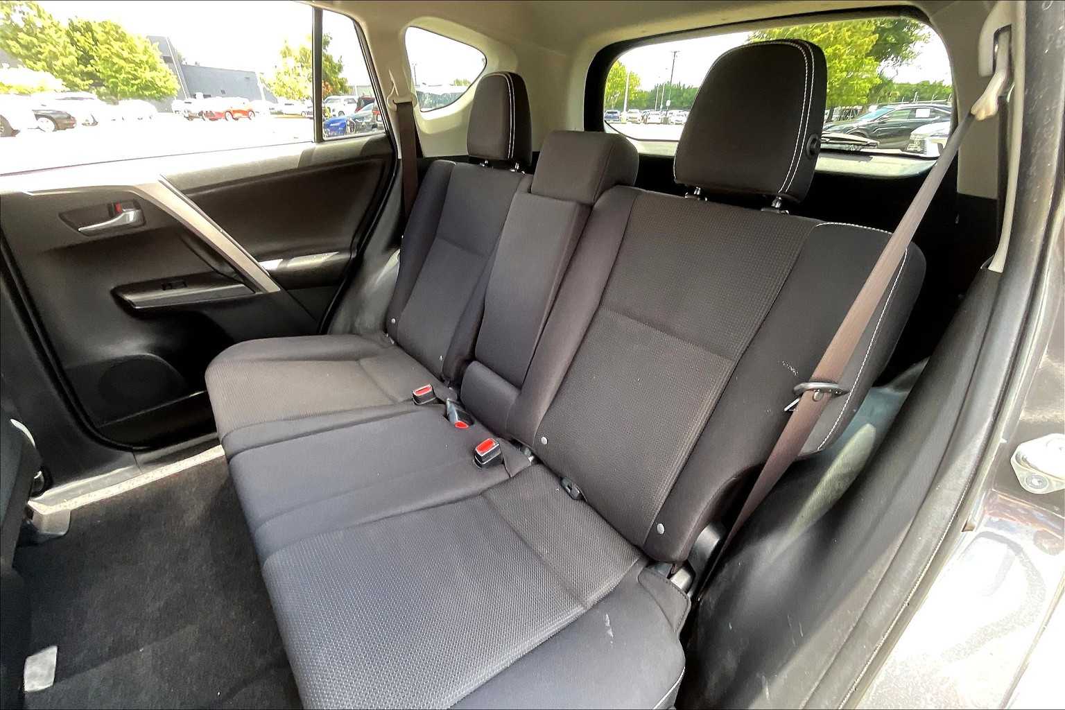 2017 Toyota RAV4 XLE photo 19