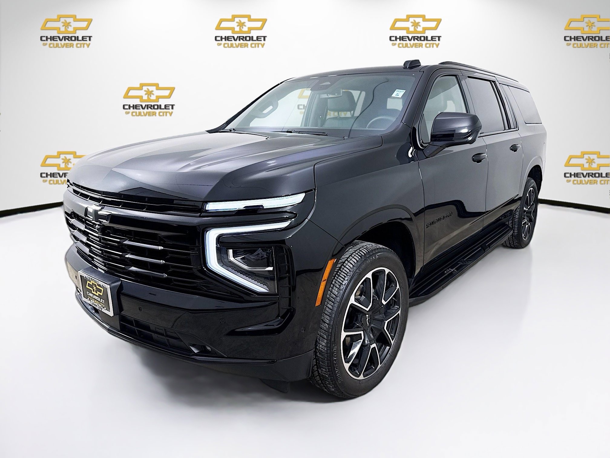 2025 Chevrolet Suburban RST photo 2