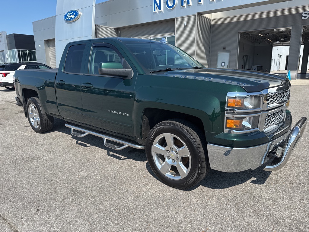 2015 Chevrolet Silverado 1500 LT photo 2