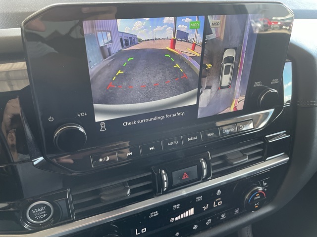 2022 Nissan Pathfinder Platinum photo 16