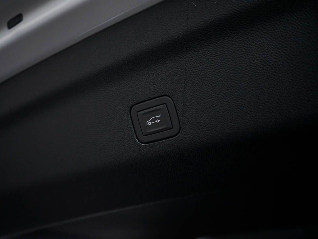 2025 Chevrolet Tahoe RST photo 8