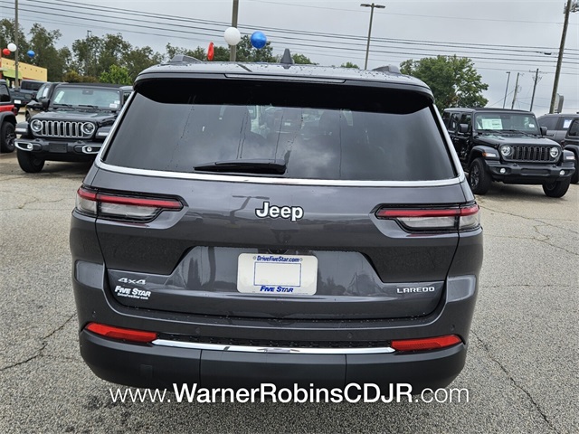 2025 Jeep Grand Cherokee Laredo photo 11