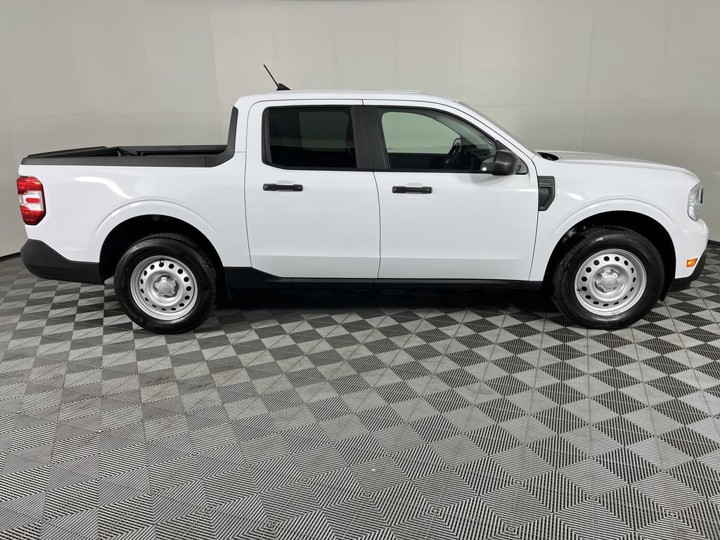 2024 Ford Maverick XL photo 2