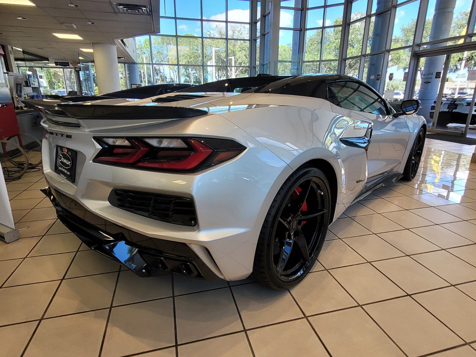 2026 Chevrolet Corvette E-Ray 2LZ photo 4