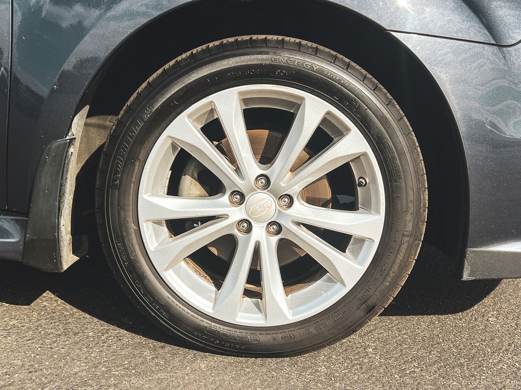 2013 Subaru Legacy 2.5i Premium photo 5