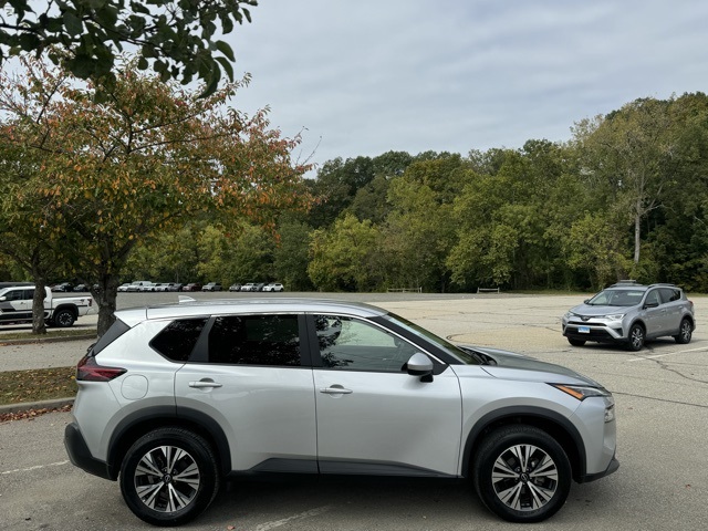 2023 Nissan Rogue SV photo 4