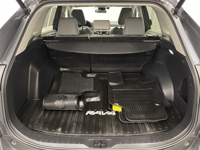 2022 Toyota RAV4 XLE Premium photo 5