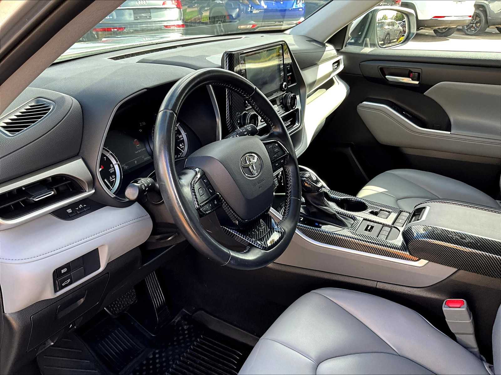 2021 Toyota Highlander XLE photo 8