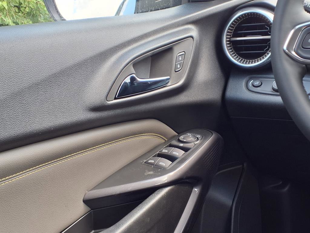 2025 Chevrolet Trax ACTIV photo 11