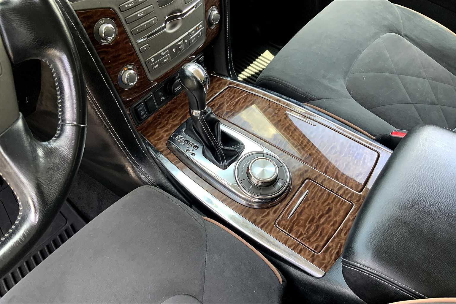 2019 Nissan Armada SV photo 14