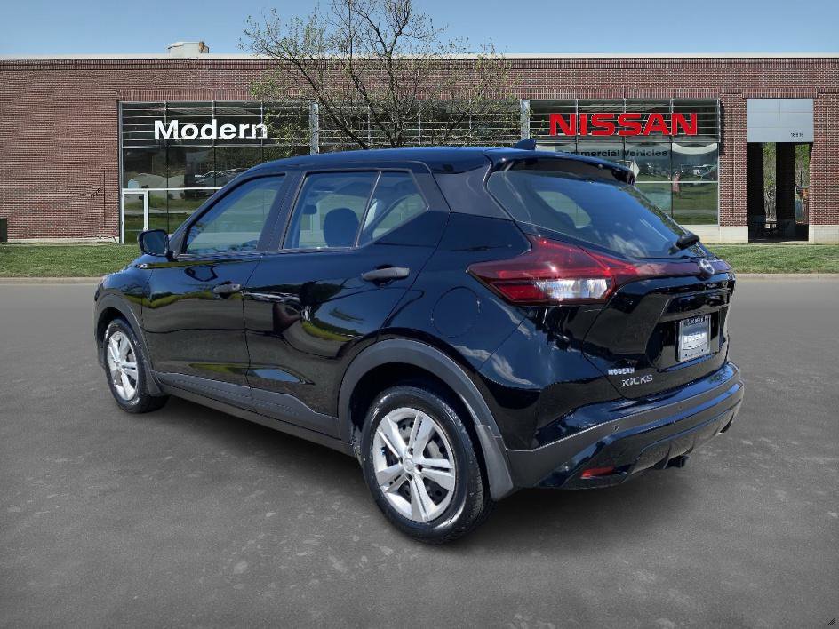 2023 Nissan Kicks S photo 2