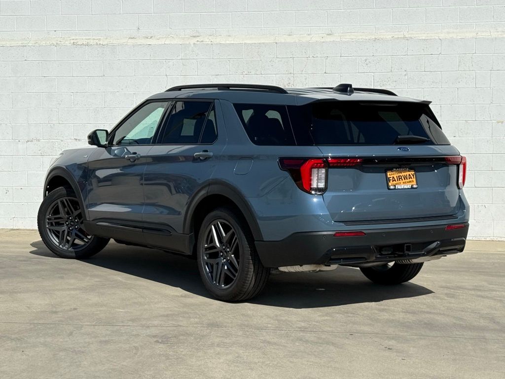 2025 Ford Explorer ST-Line photo 4