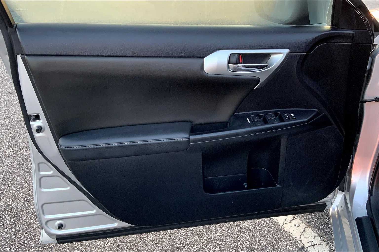 2013 Lexus CT 200h photo 21