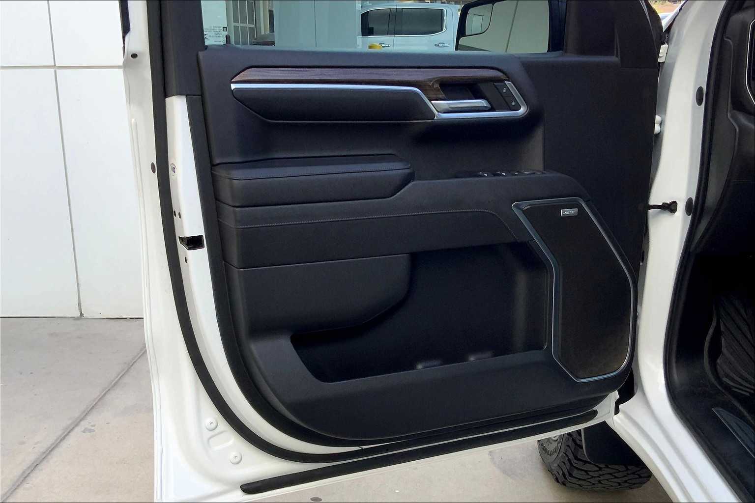2023 Chevrolet Silverado 1500 RST photo 21