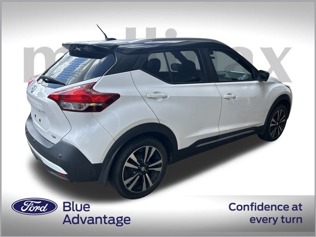 2020 Nissan Kicks SR photo 2