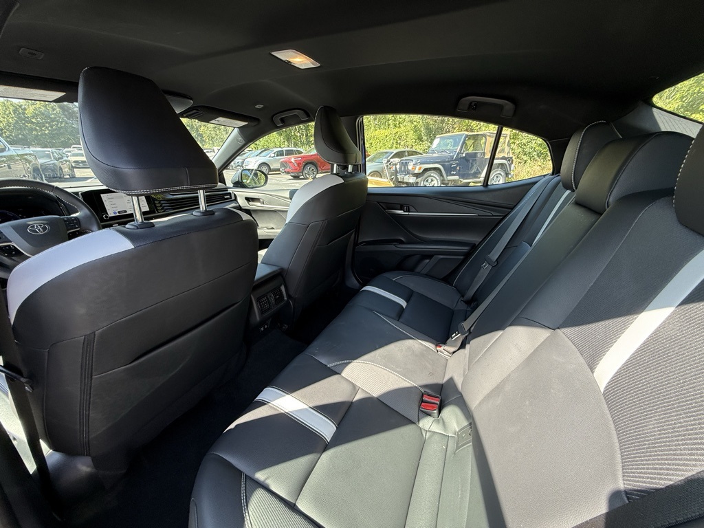2025 Toyota Camry SE photo 8