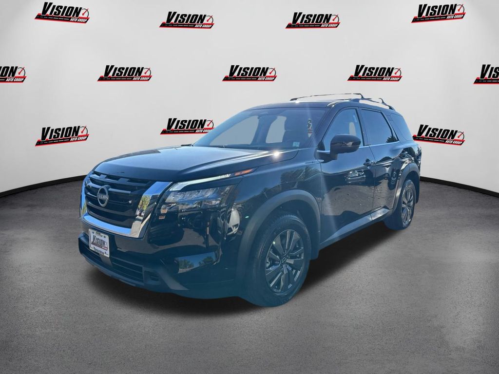 2025 Nissan Pathfinder SV's photo