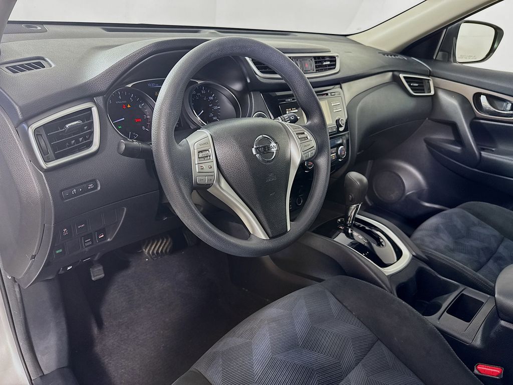 2015 Nissan Rogue SV photo 9