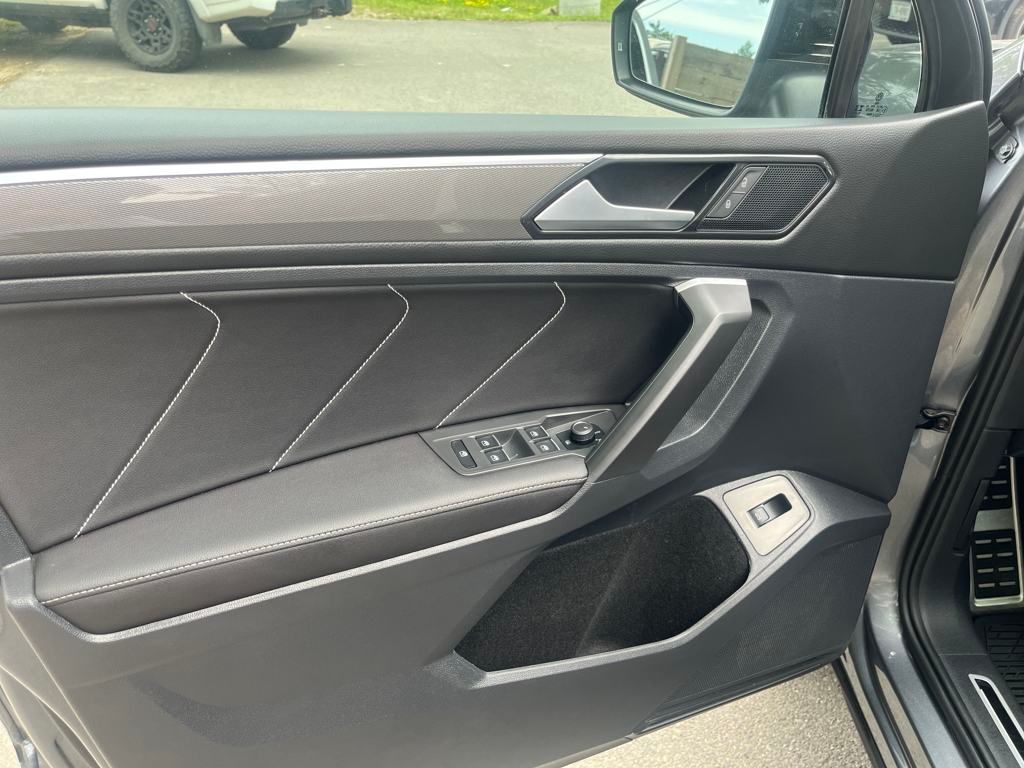 2024 Volkswagen Tiguan SE R-Line Black photo 4