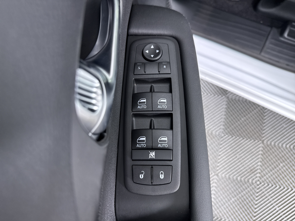 2026 Chrysler Voyager LX photo 21