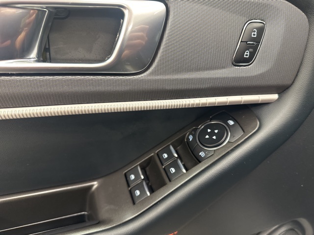 2025 Ford Explorer ST-Line photo 8