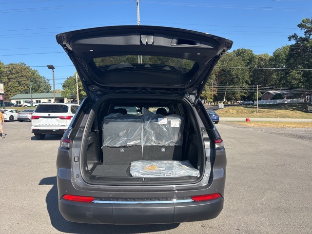 2025 Jeep Grand Cherokee Laredo X photo 4