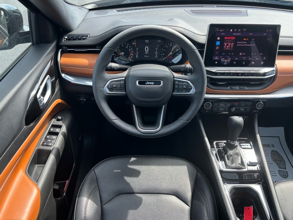 2024 Jeep Compass Limited photo 3